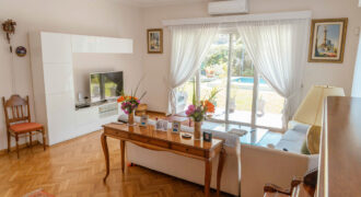 Chalet a nuevo sobre 504m2 de lote entre vías y Av Libertador, Martínez.
